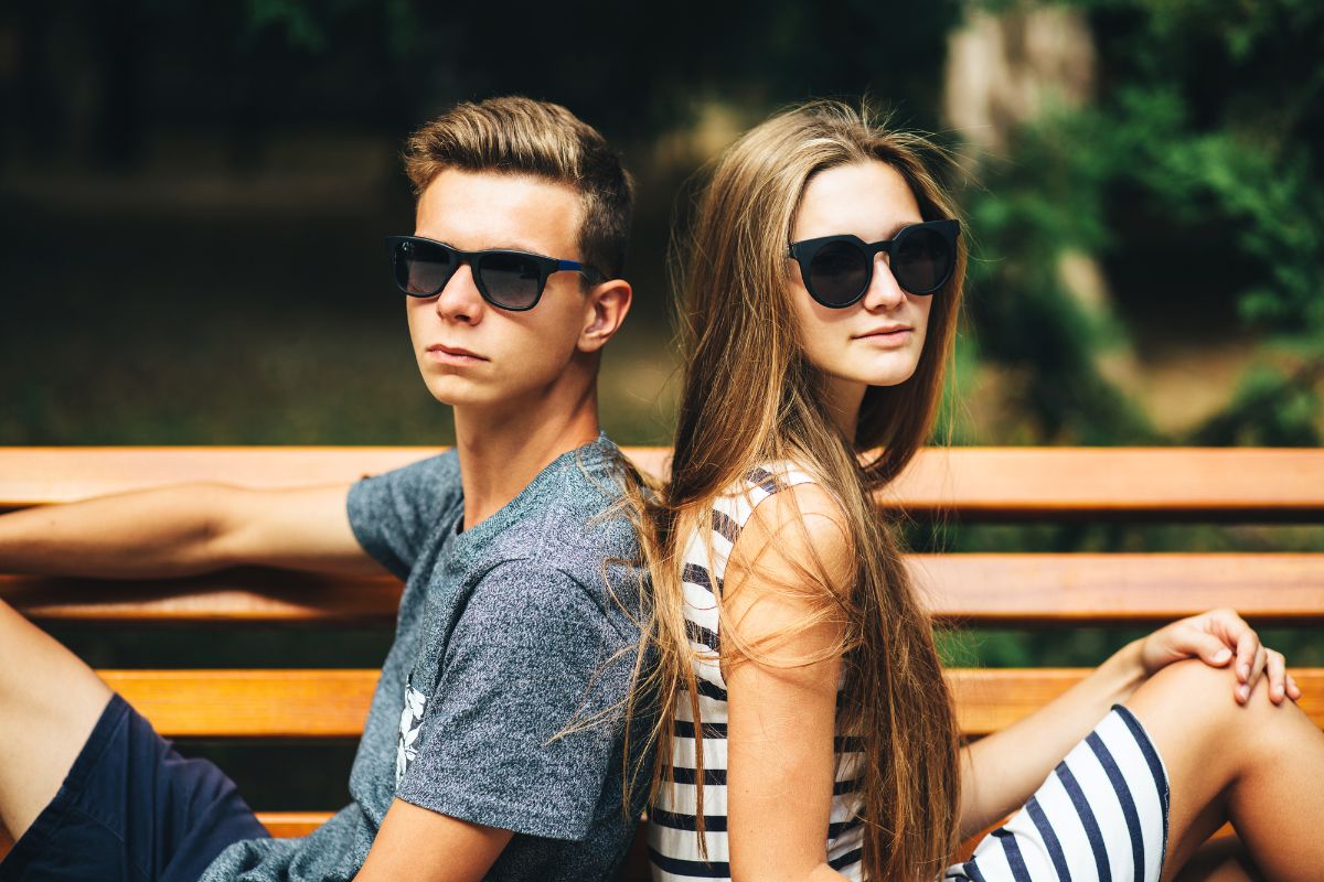 2 teen influencers in sunglasses