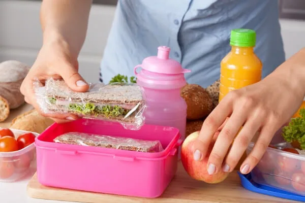 How to Make School Lunch Prep Easier (and a Rubbermaid® FreshWorks  Giveaway!) - This Real Mom